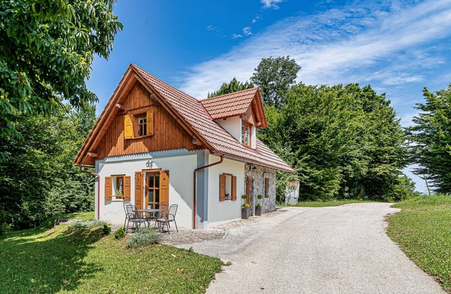 Vineyard Cottage Wine and Honey, Trebelno, Slovenia