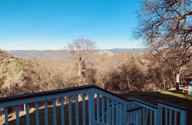 Vineyard House with views of Lotus/Coloma valley. Pet friendly!