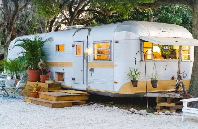 Vintage '71 Airstream - Pool, Spa, Slide & Beaches