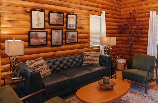 Vintage Cabin with Enchanted Backyard & Mountain Views , just 15 min from Asheville