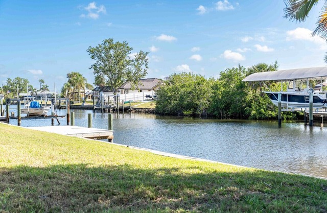 Vintage Charm: Canal-Front w/ Screened Porch
