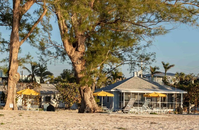Anna Maria Island: Rare Historic Beachfront Cottage (Duplex) - parfait pour 2-4