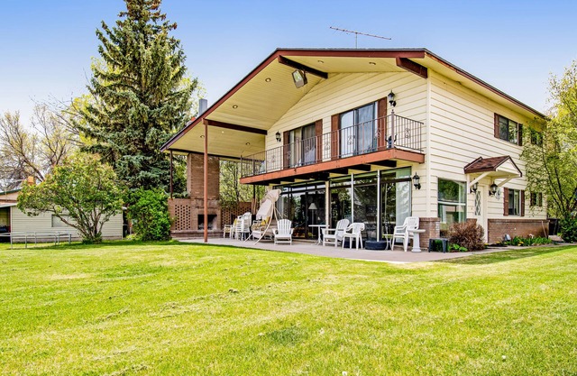 Lakefront Home with High-Speed WiFi, Lake Views, Washer/Dryer, Wood Fireplace