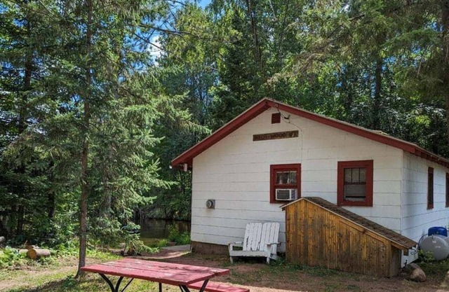 Vintage Lakeside Cottage on Long Lake ~ Birchwood