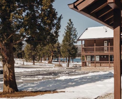 Vintage Lakeside Inn