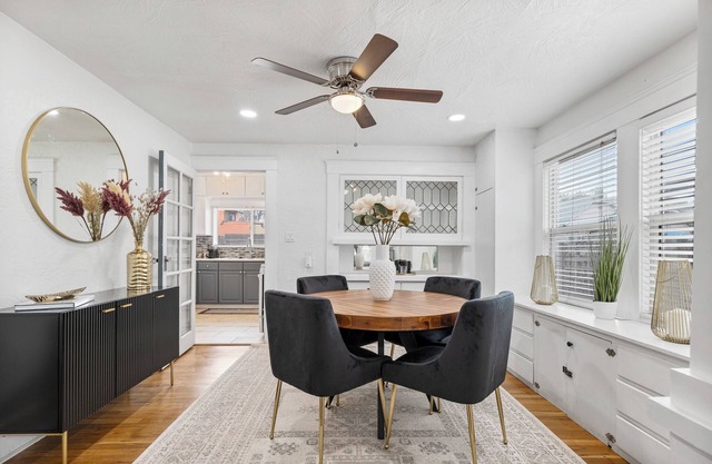 Vintage/Modern Design 3-bedroom house w/ WiFi, AC near Hospitals and Downtown