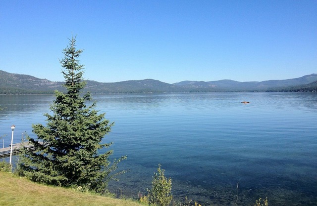 Retraite de chalet au bord du lac Vintage Montana - Profitez de Big Sky Country sur l'eau!