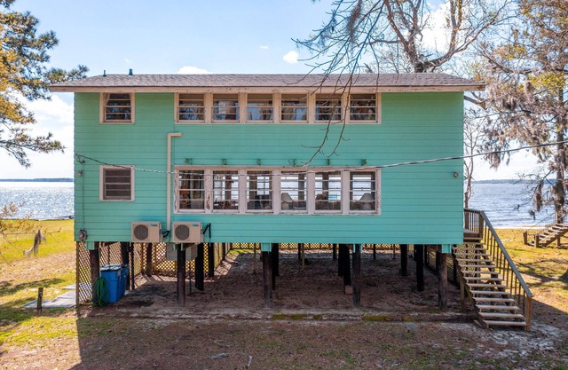 Vintage Riverfront Cottage