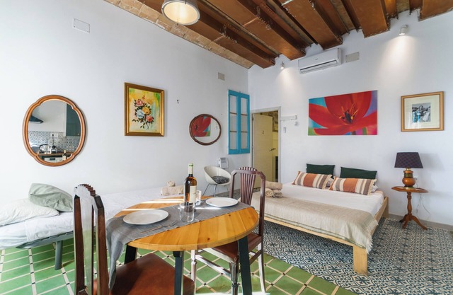 1920 Studio3 WiFi, AC, Kitchen, Bathroom, TV, Washing Machine, Nespresso MicroWa
