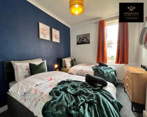 Vintage Vibes By Artisan Stays in Southend-On-Sea I Contractors I Pvt Parking I Sleeps 5