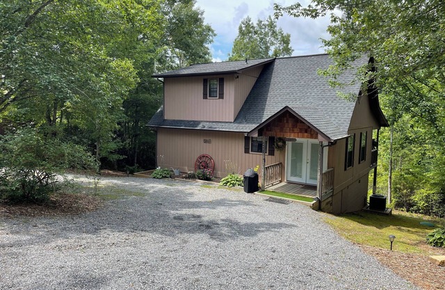 Violet Cabin at Laurel Mtn Cabins - Beautiful Mountain Views in a Quiet Area!