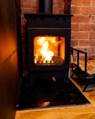 VIP - 2 BR Grade 2 Luxury Industrial House with Log Burning FIRE & electric blinds in the Heart of the JQ