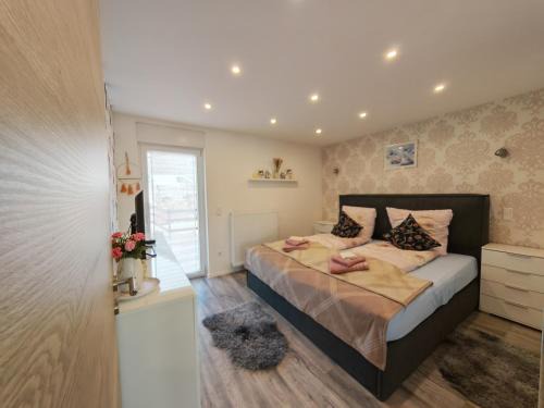 VipStay - Stilvoll und geräumige Apartments mit Terasse oder Balkon, Küche, kostenloses Parken, WLAN, Smart Tv