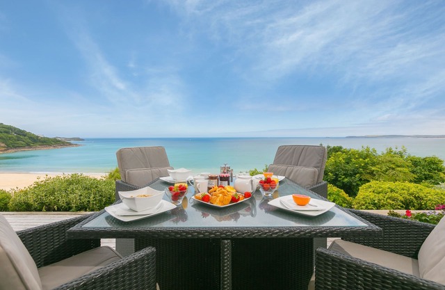 Viridian - Carbis Bay - On-Site Parking - Sea Views
