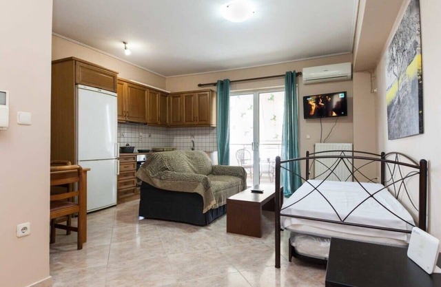 Vironas Delight Cozy 1BD Apartment with Lovely Balcony