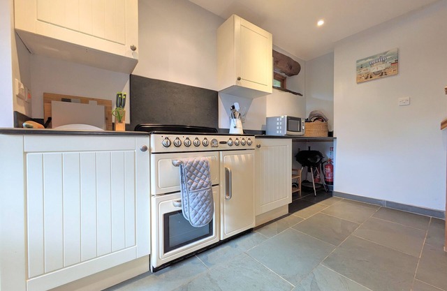 Virvale Barn, COMBE MARTIN