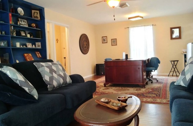 Visitors and Birders Love Us ...Historical Musicians Home in the Heart of