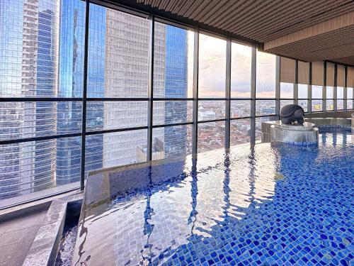 Vista at The Peak 2BR Apartment in Tunjungan Plaza 5 Surabaya by Le Ciel Hospitality