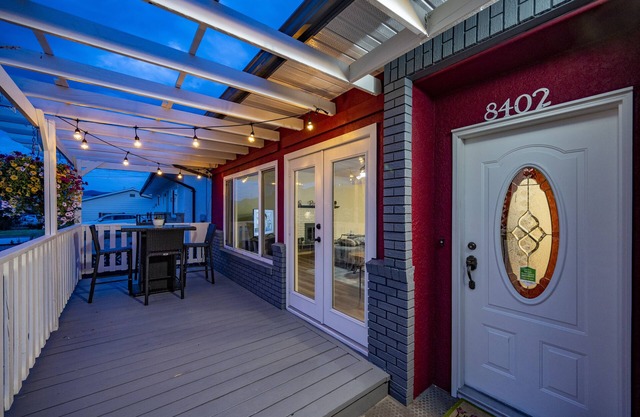 Vista La Rosa - The rose garden lake view house!