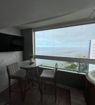 Vista Mar, 1 Dorm, Sacada com Jacuzzi , wi fi ,garagem, 5 hospedes, enfrente ao Mar