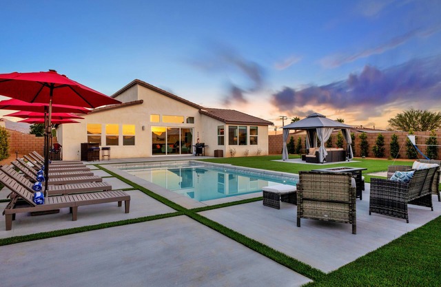 Vista Springs, Large Pool 8 person Spa, Jr Volleyball Court with Mountain Views