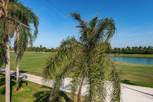 Vista Verde N Golf Course Villa on the 12th Green