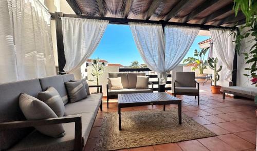 Vistalmar - Modern Poolside Apartment with Large Terrace, in Manilva