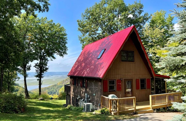 GRAND VIEW - CABINE VISTAVIEW surplombant le fleuve Mississippi avec HOT TUB!