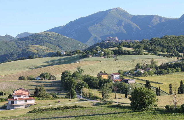 Mansarda Viti - Vue du château de Frontone