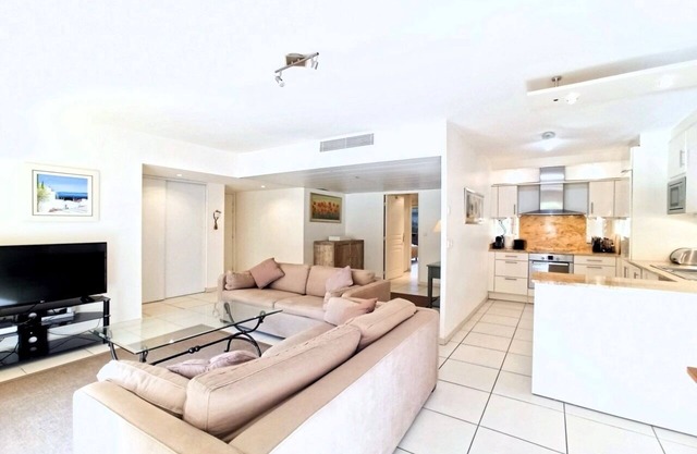Viva Riviera 2 Bedrooms with 2 terraces and swimming pool