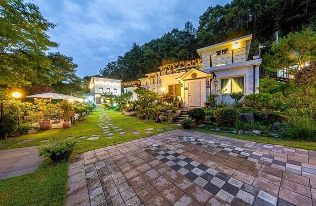 Vivaldi white house in vally