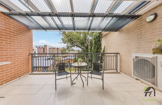 Vivid Condo in Guildford