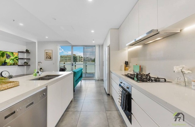 Vivid Condo in mascot 2B1B
