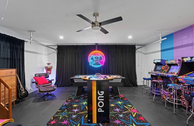 Vivid Vintage Retreat 3800 sq ft w/ Garage Arcade
