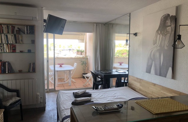 Votre studio 25m2 climatisé, cosy et glamour sur le port