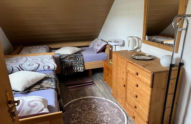 Volkach near highway A3 / room 2 beds / bathroom