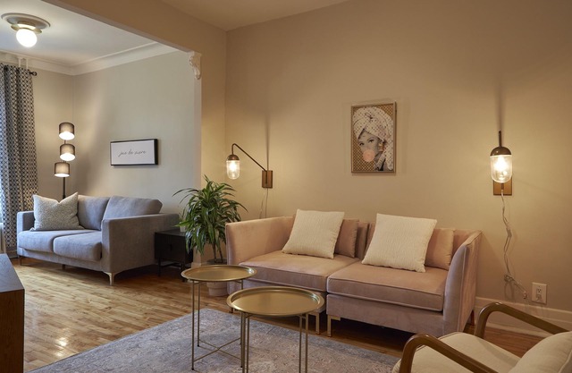 Your new home in the Plateau!Minimum stay of 31 days.