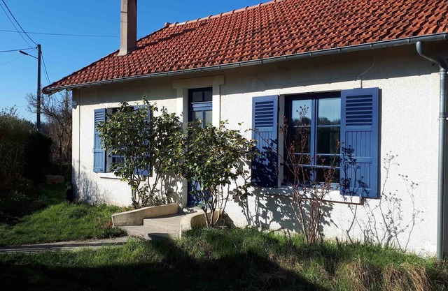 Jolie maison independante avec jardin entre ville et foret