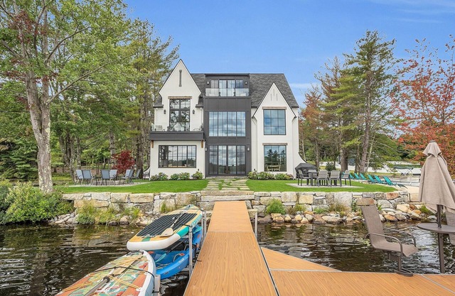 VRBO Top 10 of 2024!- Copley's Lakefront Cottage on Lake Monomonac