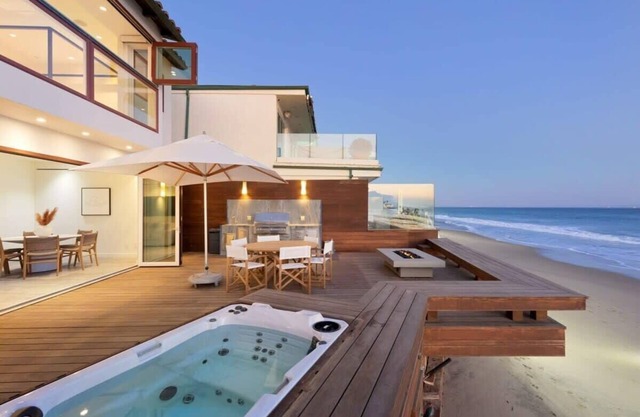 Vue de Reves | Sight of Dreams |Sandy Malibu Beachfront House -Sleeps 8