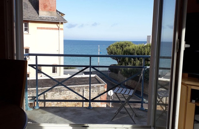 Vue mer à 50 m de la plage, appartement tout équipé