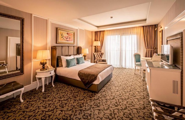 VUNI PALACE PREMIUM HOTEL & SPA & Casino Beachfront Location !