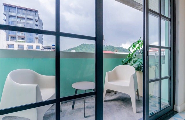 w* | Unfailing 1BR in Santa Ana