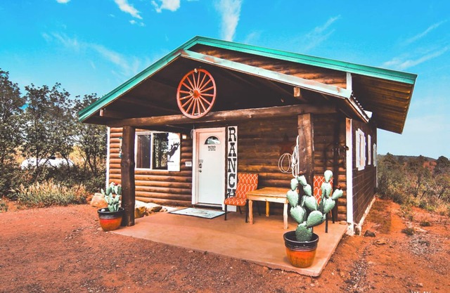 Adorable cabane occidentale avec barbecue, cuisine, feu de camp, vues à Canyonlandslaving