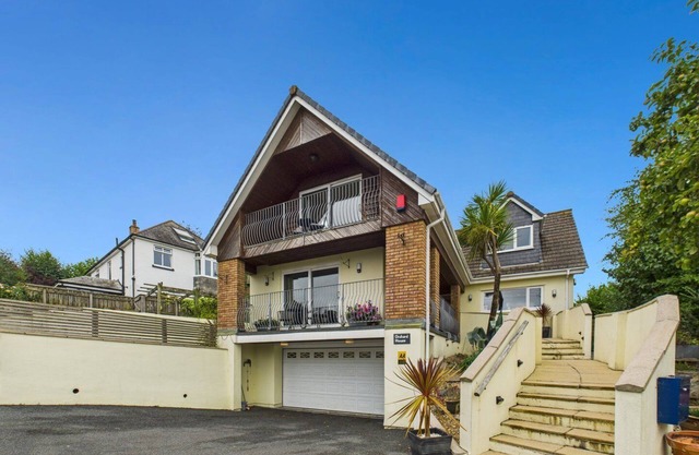 Wadebridge Retreat – Sleeps 6, Ensuite Rooms