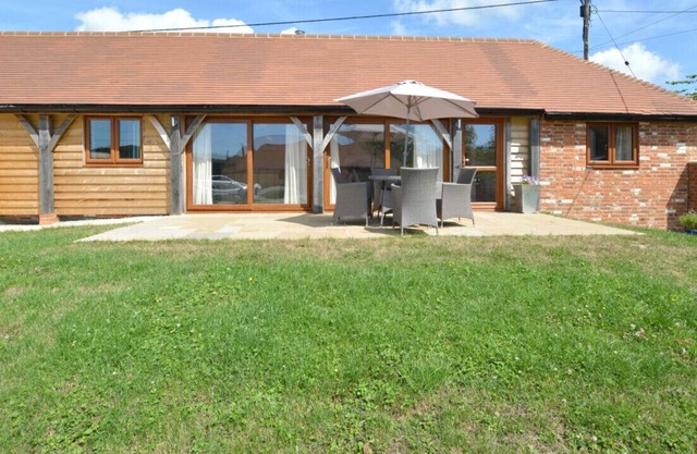 Waders - Two Bedroom House, Sleeps 4
