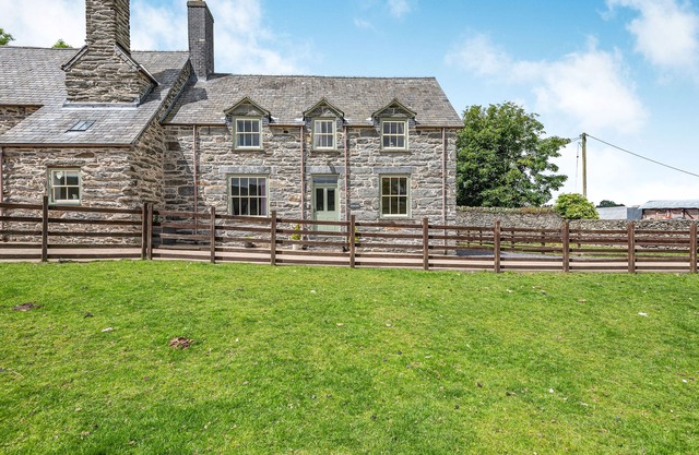WAEDOG BACH, romantique, avec un jardin dans Rhos-Y-Gwaliau, Ref 938197