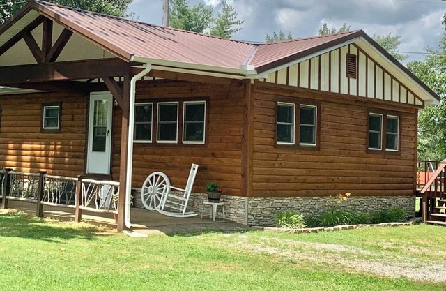 Wagon Wheel Retreat, Pulaski, TN 3 Bedroom home in the Country. 30% off/month