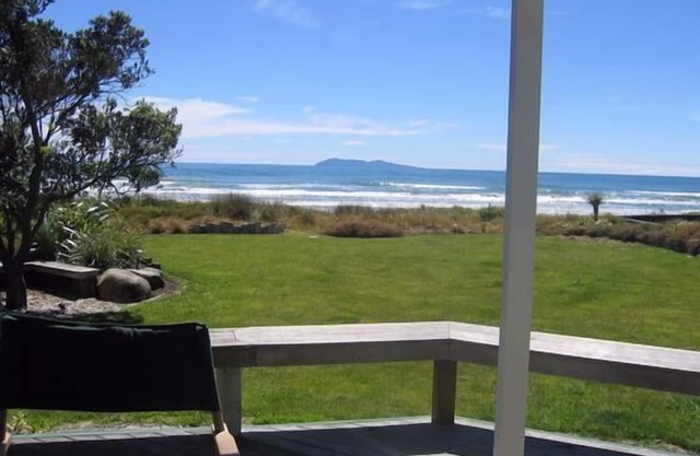 Waihi Beach - Beach Front Bach