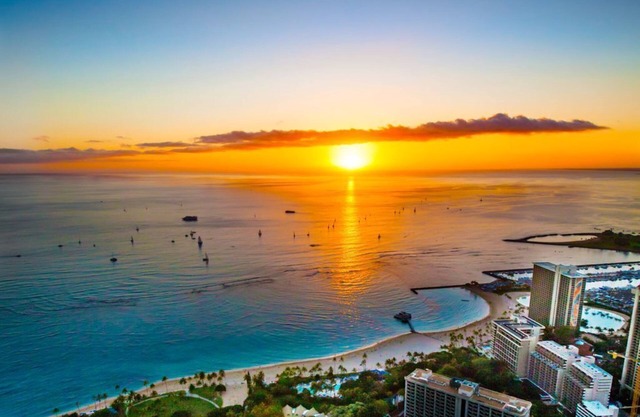Waikiki Two story Penthouse 3 BR Hilton Hawaiian Village Lagoon Towers